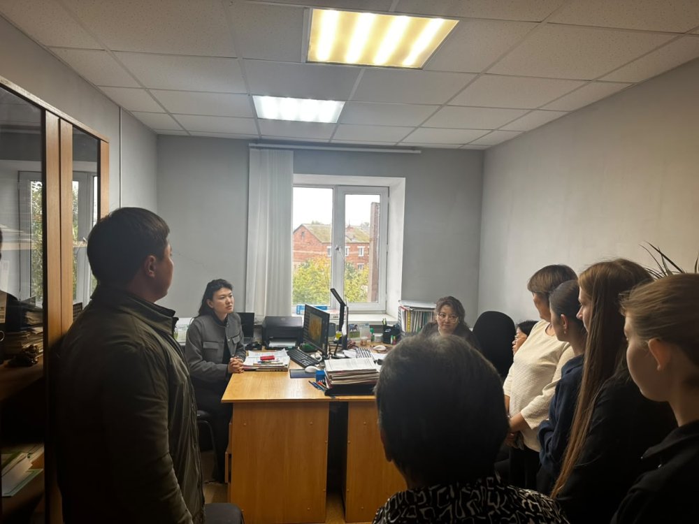 Департаменттің мемлекеттік еңбек инспекторлары «Verum Agro SKO» ЖШС қызметкерлерімен «Еңбек шарты және ЕШЕБЖ: қызметкер нені білуі қажет» тақырыбында түсіндіру кездесуін өткізді.