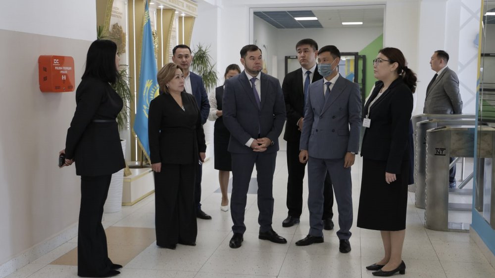 Көкшетауда оқу-ағарту вице-министріне білім беру саласындағы цифрлық шешімдер таныстырылды