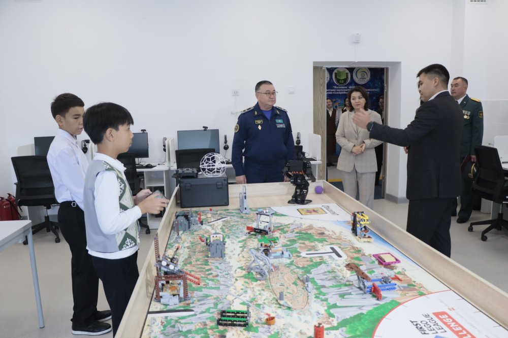 Қорғаныс министрінің орынбасары Павлодарда алғашқы әскери даярлық сыныптарын ашты