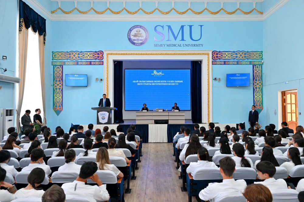 Облыс әкімі грант иегерлерімен кездесті