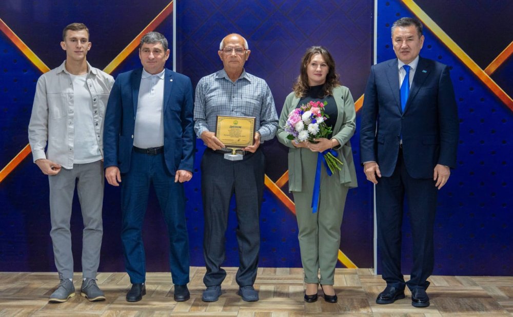 ШҚО-да еңбек династиялары мен үздік мамандар марапатталды