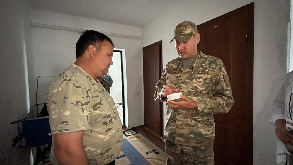 ШҚО ТЖД құтқарушылары көміртегі тотығының датчиктерін орнатуда