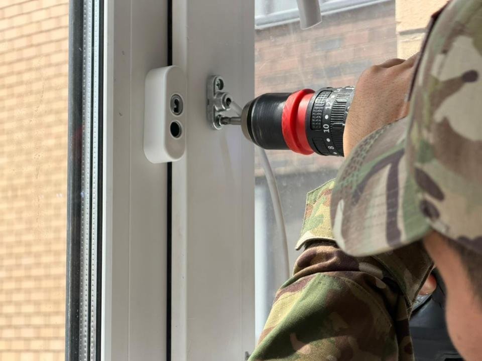 Әрбір төртінші жағдайда москит торы себеп болған: Астанада мамандар балалардың терезеден құлауына байланысты ата-аналарға ескерту жасады