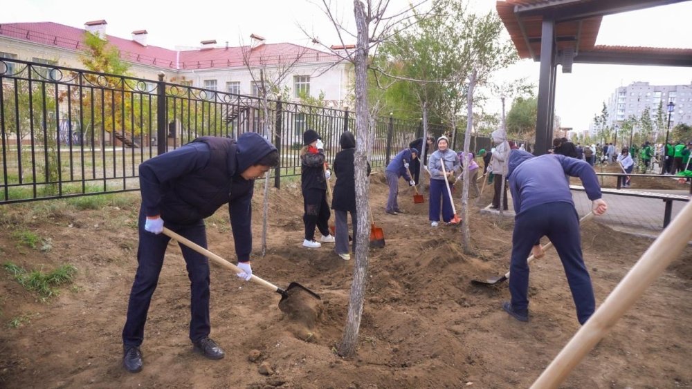 Астанада жаңадан абаттандырылған саябаққа 250 ағаш отырғызылды