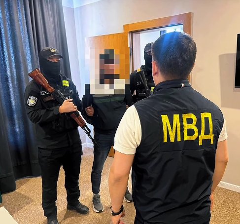 Шымкентте белгілі асабадан есірткіге ұқсас заттар тәркіленді