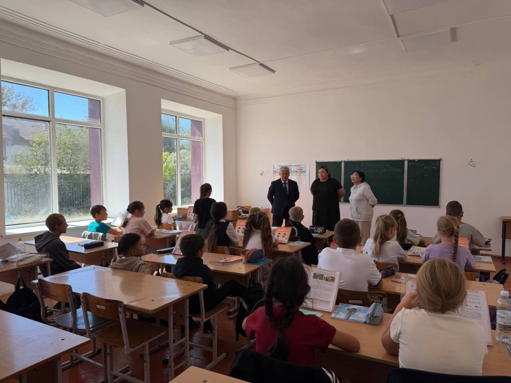 КММ жатақханасында тәрбиеленіп жатқан жасөспірімдермен құқықтық сағат өткізді