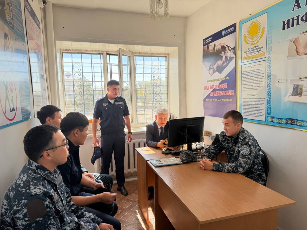 Жаңаарқа ауданының полиция бөліміне барды