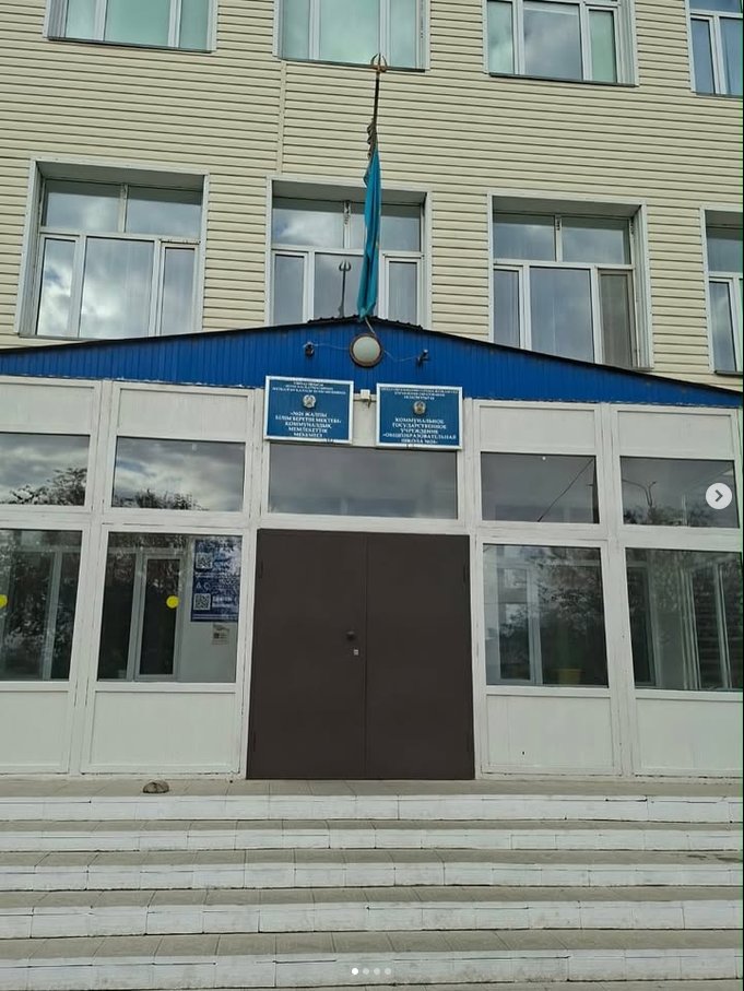 2026 жылғы 22 қыркүйекте Ұлытау облысының Әділет департаменті халықтың конституциялық-құқықтық мәдениеті мен құқықтық сауаттылығын арттыру, Қазақстан Республикасы Конституциясының негізгі ережелерін түсіндіру, заңға құрметпен қарау мәдениетін қалыптастыру, сондай-ақ құқықтық ағарту және профилактикалық жұмыстарды жүйелі ұйымдастыру мақсатында адвокаттар мен жеке сот орындаушыларының қатысуымен Жезқазған қаласындағы №24 мектептің педагогтері мен қызметкерлері арасында «Әділет кеңес береді» акциясын өткізді.