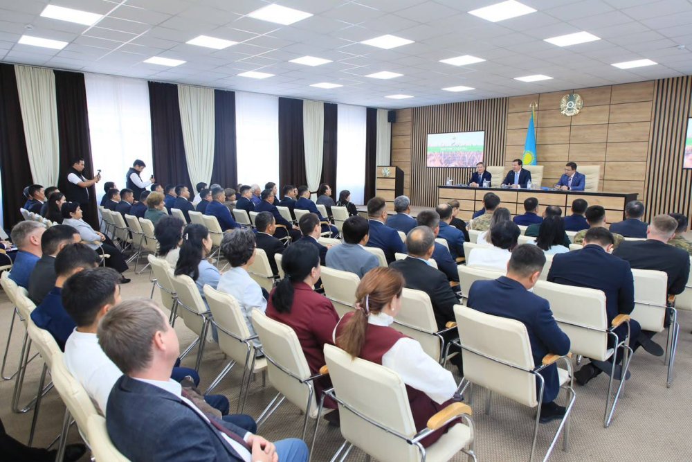 Облыс әкімі Асхат Шахаров Мәртөк ауданының активіне жаңа әкімді таныстырды