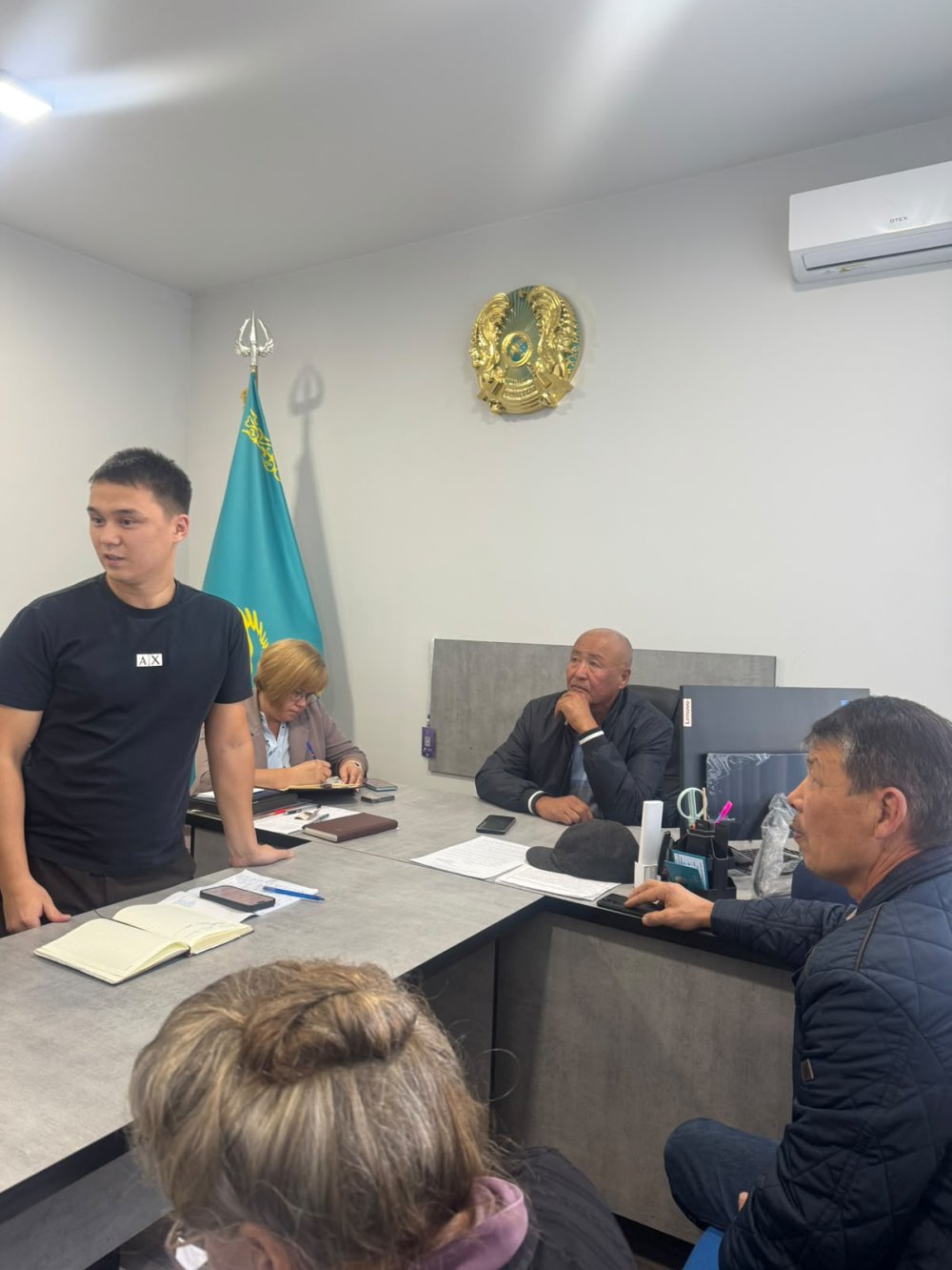 Ертіс ауылдық округінің әкімі туберкулездің алдын алу және тұрғындардың скринингтен өтуі мәселелері бойынша кездесу өткізді. Кездесуге Прапорщиково ауылы дәрігерлік амбулаториясының меңгерушісі де қатысты.