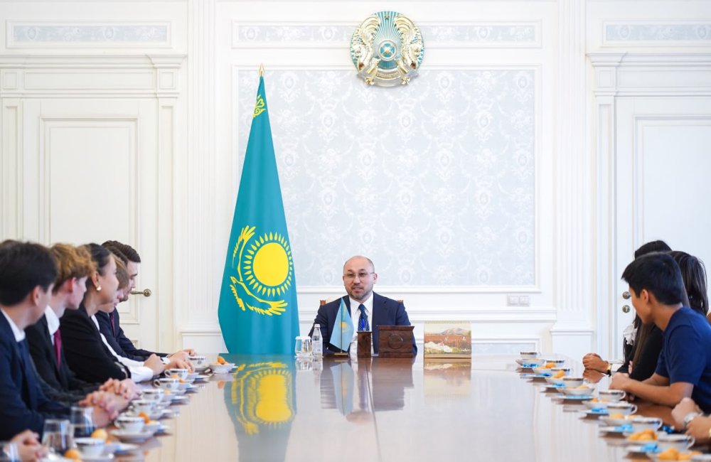 ҚР РФ Елшісі Д.Абаев қазақстандық студенттермен кездесті