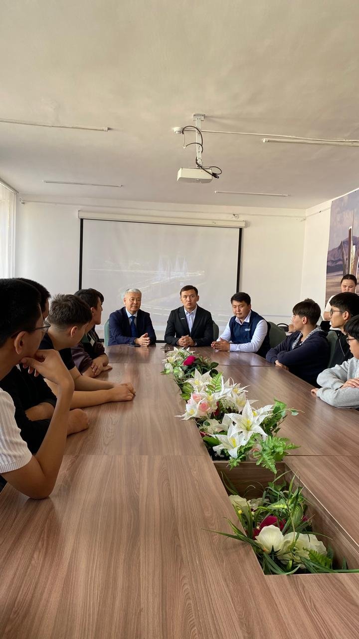ЖезУ университетінде «Адамның негізгі құқықтары мен бостандықтарын қорғау» тақырыбында құқықтық сағат өткізді