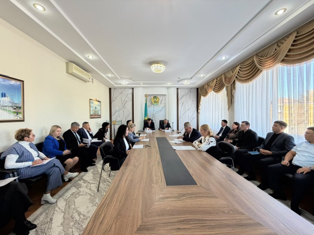 🔹 Рудный қалалық мәслихатының кезекті он бесінші сессиясында қала әкімі Виктор Ионенко биылғы сегіз айдың қорытындысын баяндады. Есепте қаланың әлеуметтік-экономикалық дамуы, инфрақұрылымды жаңарту, абаттандыру және әлеуметтік саладағы жұмыстар қамтылды.