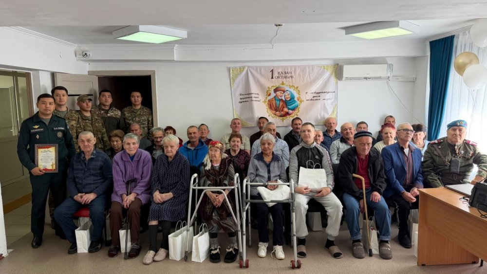 Жүрек жылуы: Қарағандылық құтқарушылар қарттар үйіне барды