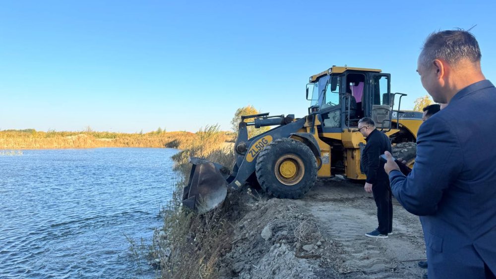 Аудан әкімі Нұржан Оразбекұлы Озерки ауылдық округінде орналасқан «Қайырхан» шаруа қожалығының балық шаруашылығымен танысты.