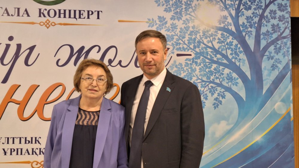 Өскемен қалалық мәслихатының төрағасы, еңбек сіңірген демалыста жүрген бұрынғы аппарат қызметкерлерін Даналық, құрмет және мейірім күнімен құттықтады