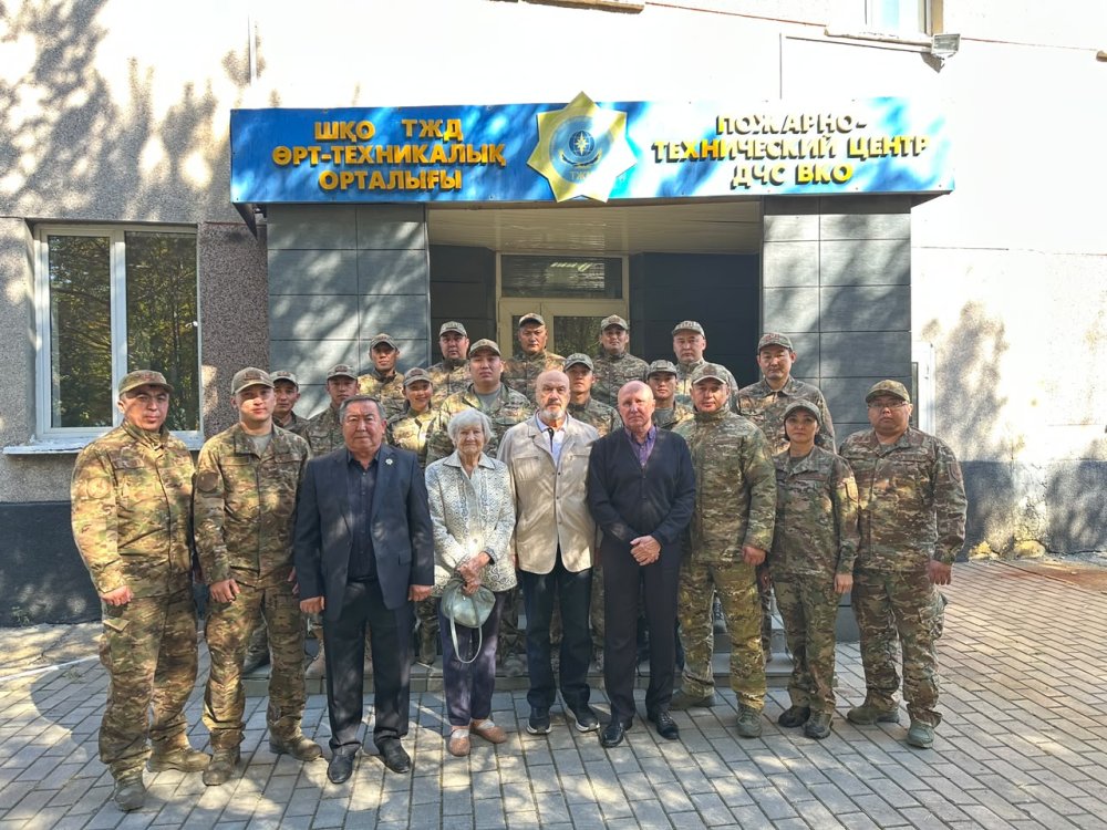 Қарттар күніне орай ШҚО ТЖД құтқарушылары қызмет ардагерлерімен кездесті