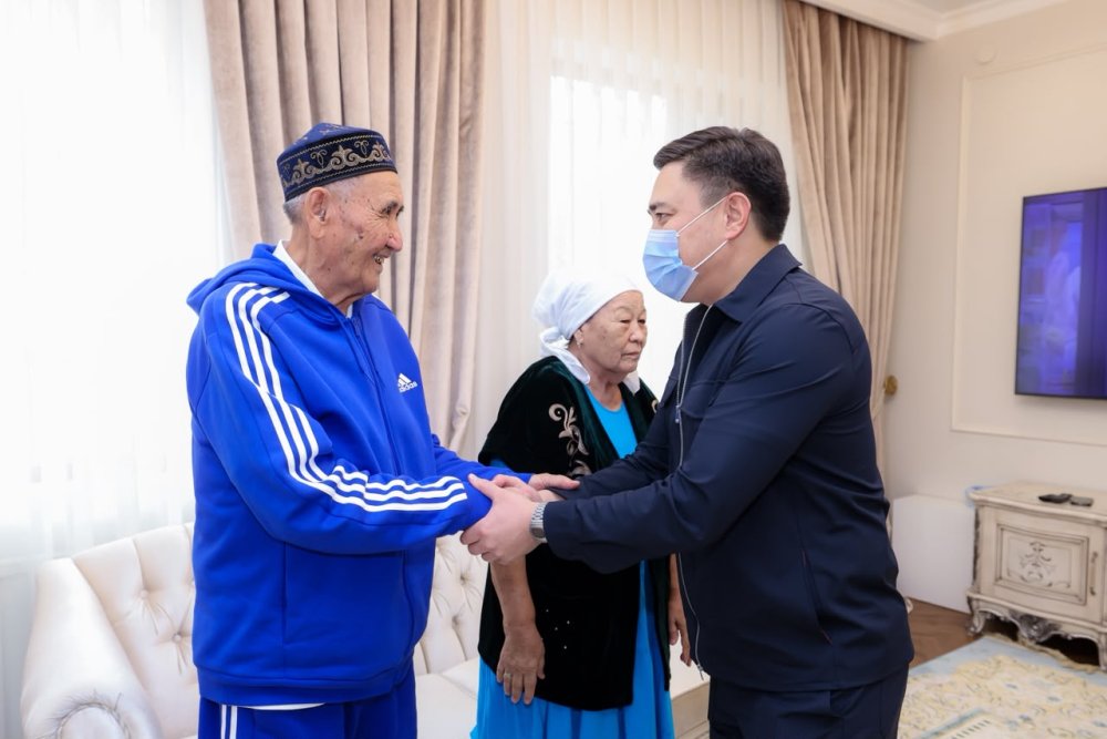 ШЫМКЕНТТЕ АҒА БУЫН ӨКІЛДЕРІНЕ ҚҰРМЕТ КӨРСЕТІЛДІ