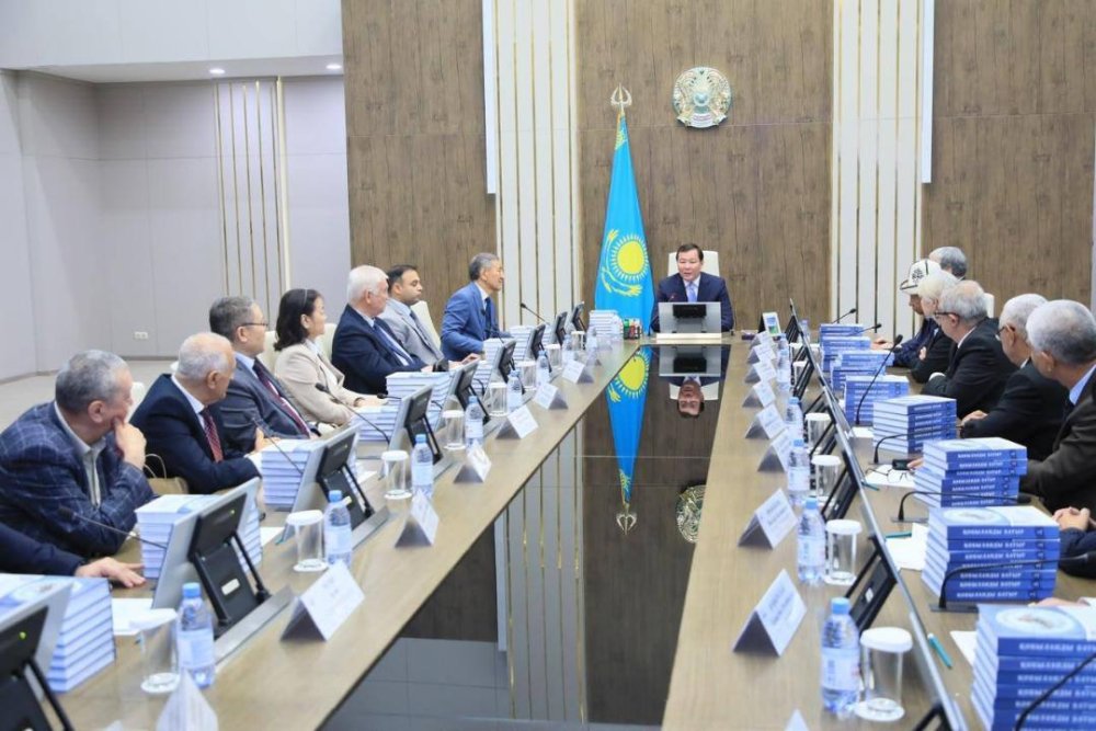 Өңір басшысы халықаралық конференцияға келген түркі елдерінің ғалымдарын қабылдады