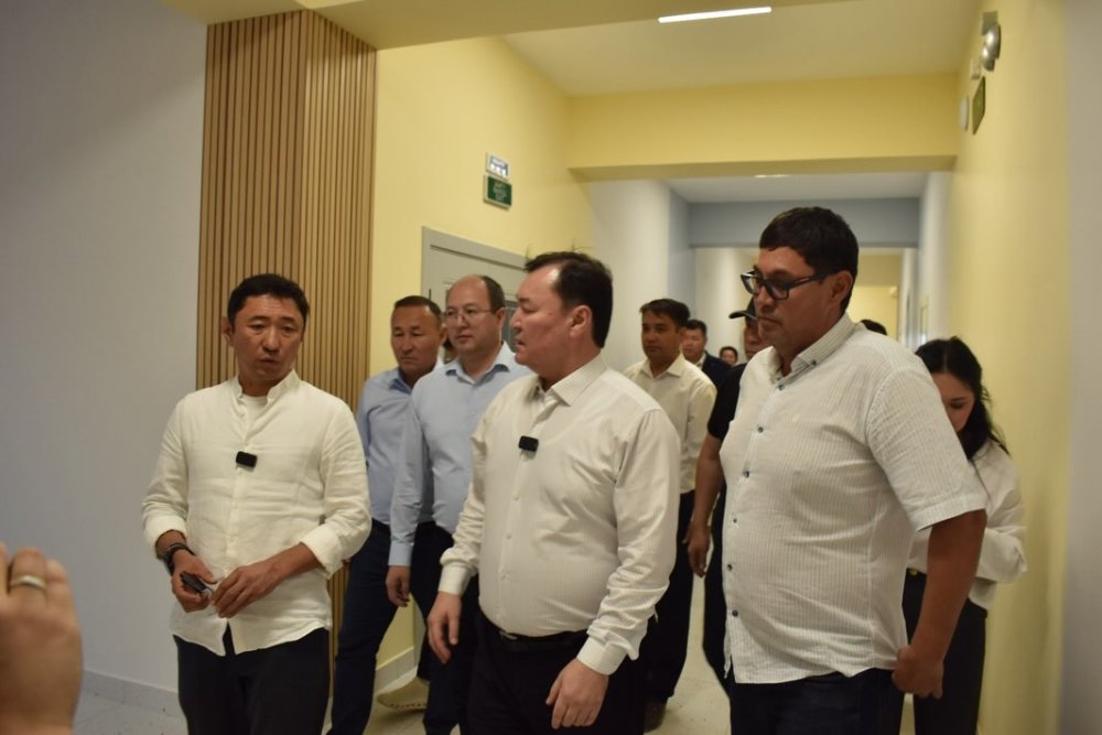 Атырау облысының әкімі Болат Ақшолақов Қызылқоға ауданындағы құрылыс нысандарын аралады