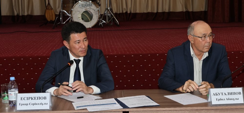 Аудан әкімі Ернар Есіркепов Ақыртөбе ауылдық округінің тұрғындарымен кездесіп, өзекті мәселелерді талқылады.