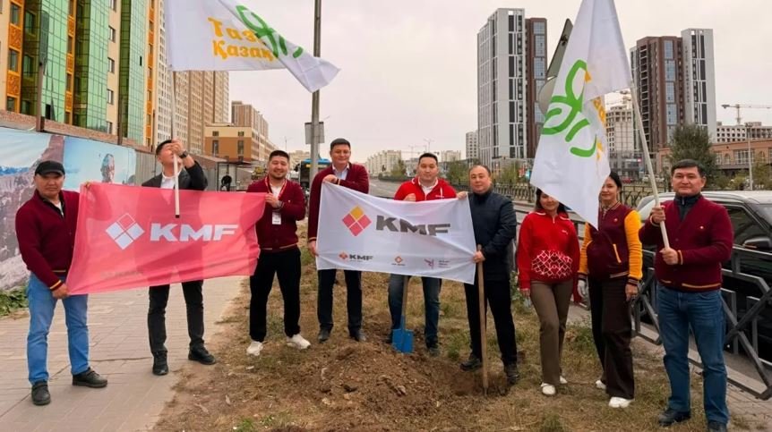 «Таза Қазақстан» акциясы аясында Астанада ағаш отырғызылды