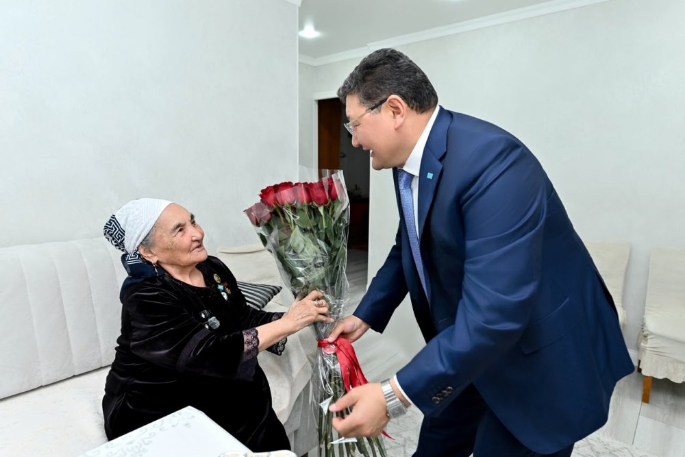 Облыс әкімі қадірменді қарияларға құрмет көрсетті