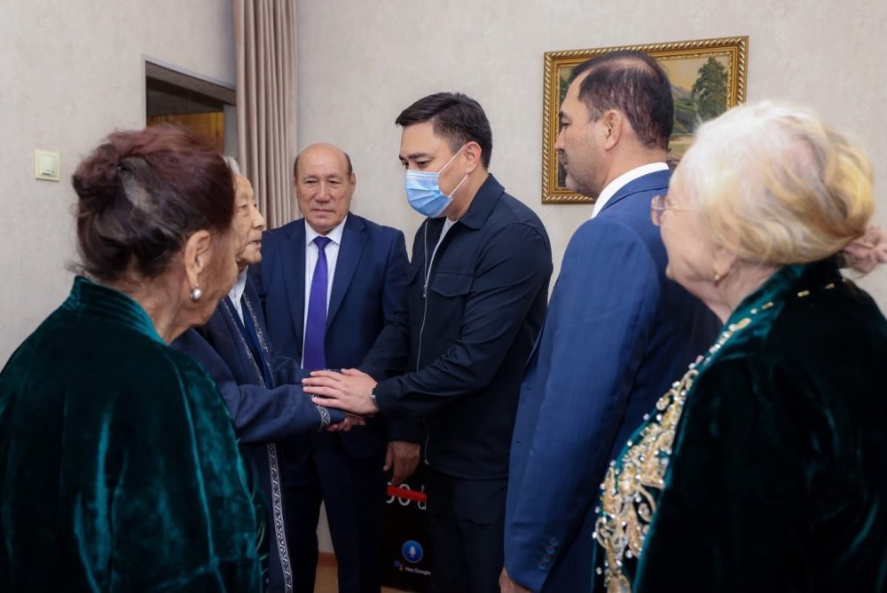 ШЫМКЕНТТЕ АҒА БУЫН ӨКІЛДЕРІНЕ ҚҰРМЕТ КӨРСЕТІЛДІ