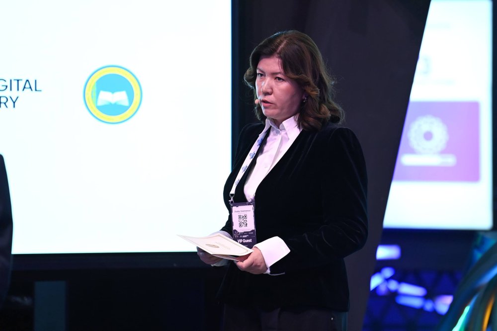 Мемлекет басшысына орта білім беру жүйесіне жасанды интеллектіні енгізу жобасы таныстырылды