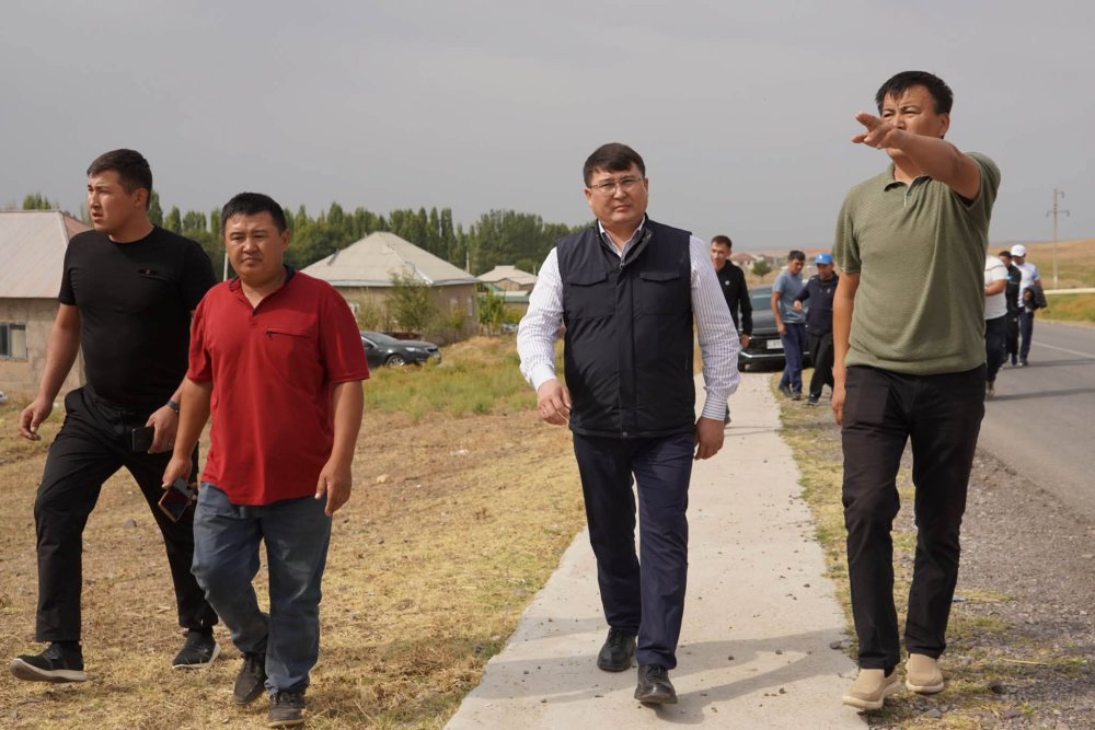 АУДАН ӘКІМІ ҚОСАҒАШ АУЫЛЫНДА НӨСЕР ЖАҢБЫРДАН КЕЙІНГІ ЖАҒДАЙМЕН ТАНЫСТЫ