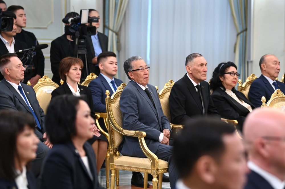 Президент: «Көзі ашық, көкірегі ояу, тәрбиелі, заңға бағынатын адал азаматтар ең алдымен мектептегі мұғалімнен тәлім алады»