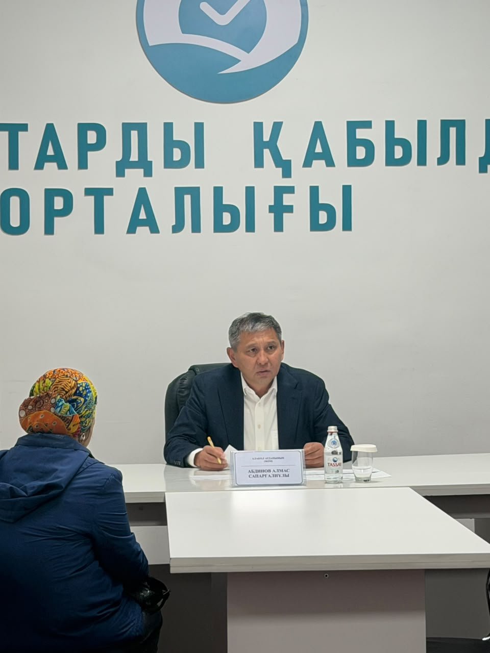 Аудан әкімі азаматтарды жеке қабылдады
