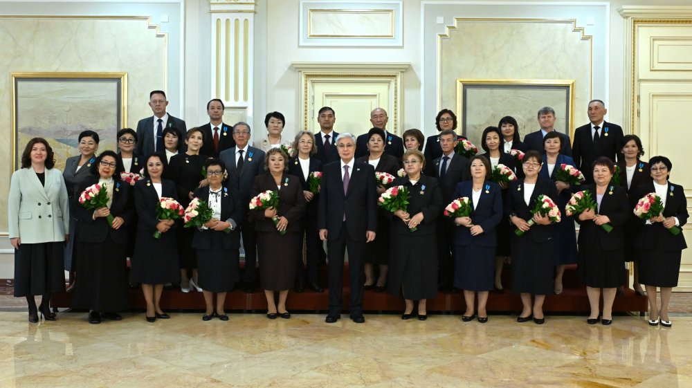 Мемлекет басшысы мұғалімдерді кәсіби мерекесімен құттықтады