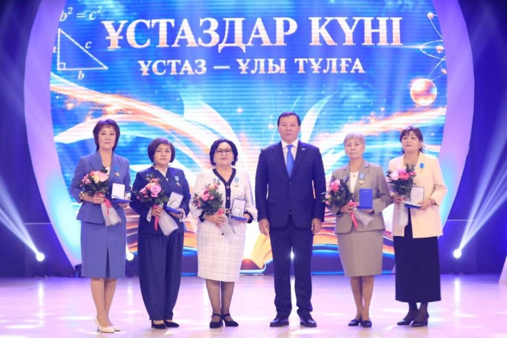 Ақтөбе облысында мұғалімдерге құрмет көрсетілді