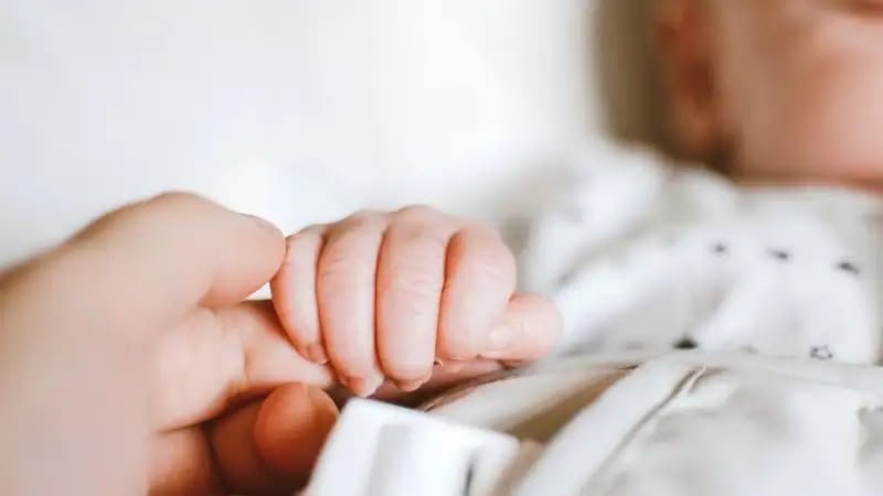 Бала туғанда және күтіміне байланысты жәрдемақыға кімнің құқығы бар?