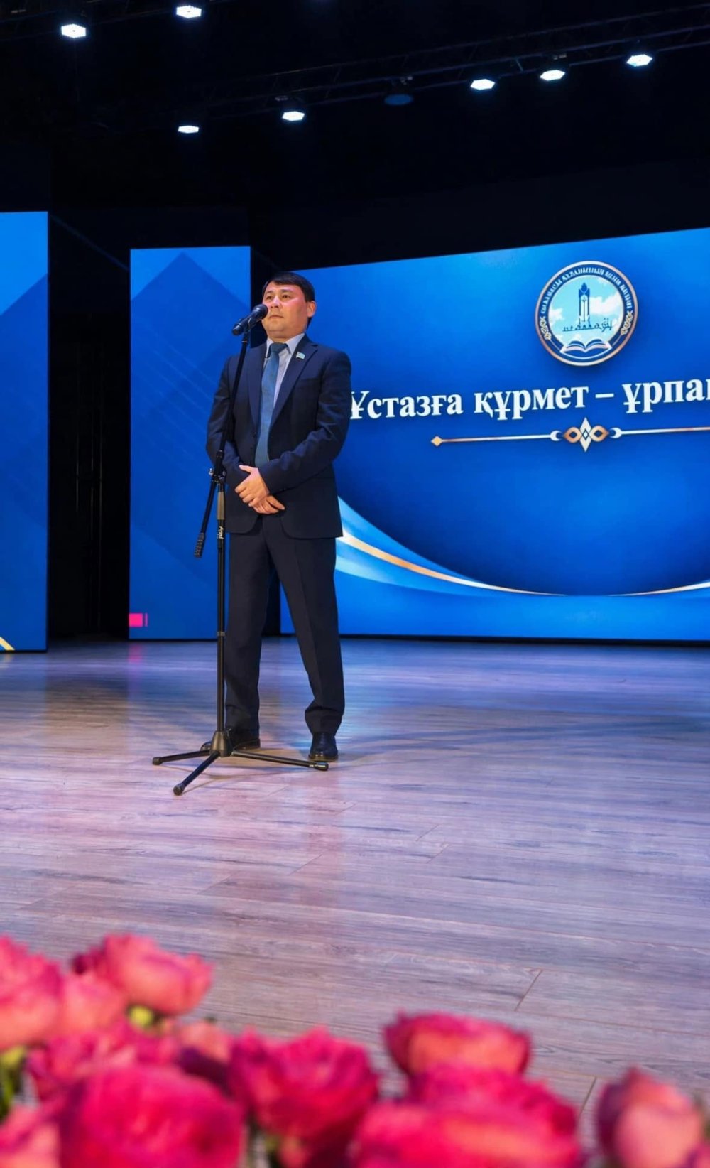 ҰЛАҒАТТЫ ҰСТАЗДАРҒА ҚҰРМЕТ КӨРСЕТІЛДІ