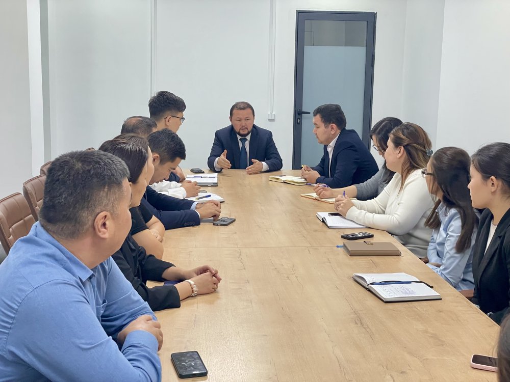 🔹Департамент ұжымымен ағымдағы жұмыс және қызметтік әдеп мәселелері бойынша кеңес өтті