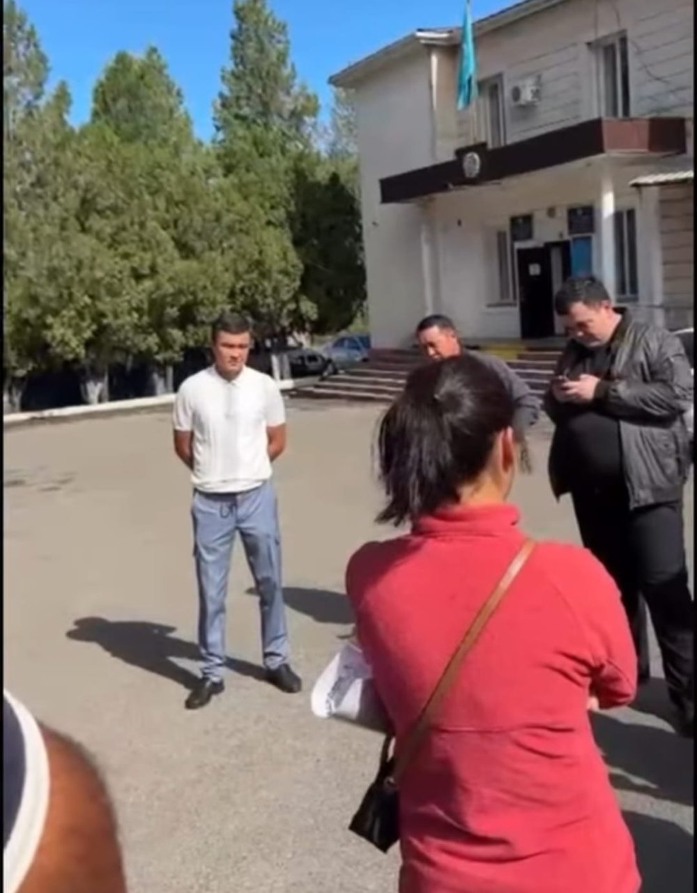 Қайназар ауылында тұрғындармен ауыз сумен қамтамасыз ету мақсатында су құбыры желілерін реконструкциялау және тарту мәселелері бойынша кездесу өткізілді.
