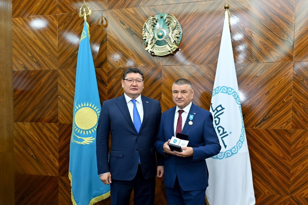 Облыс әкімі Габдулхак Ахунжановқа құрмет көрсетті