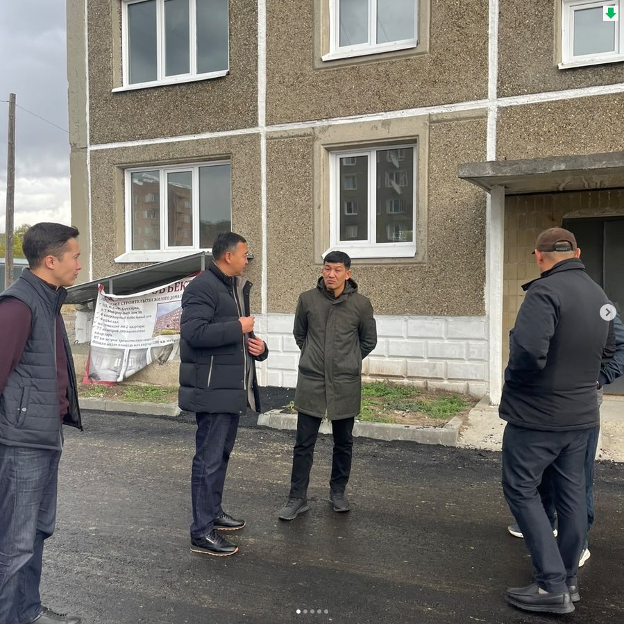 Жұмыс сапары аясында аудан әкімі Е.Тұраров Жаңа Бұқтырма кентінде болып, абаттандыру, коммуналдық инфрақұрылымды жаңғырту және тұрғын үйлерді қалпына келтіру жұмыстарының барысымен танысты.