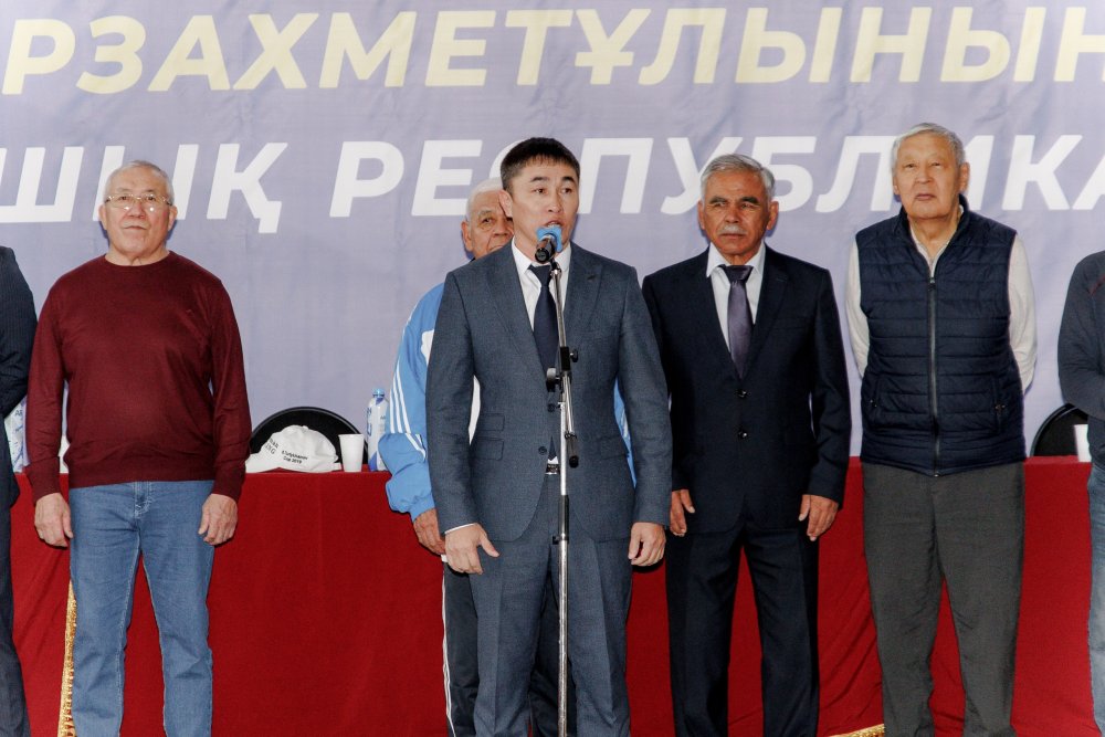 Тобыл қаласында бес елден келген 300-ден астам жас балуан бас қосты