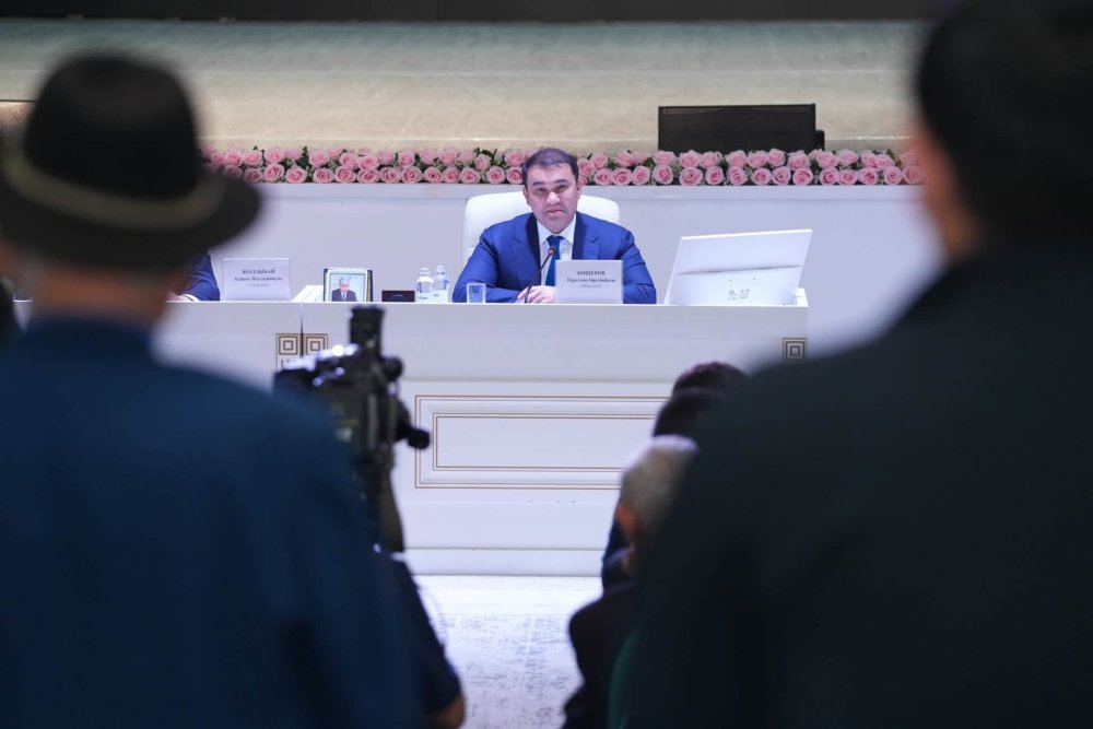 ТҮРКІСТАН ОБЛЫСЫНЫҢ ӘКІМІ ОТЫРАР ТҰРҒЫНДАРЫМЕН КЕЗДЕСІП, АУДАННЫҢ ДАМУ БАҒЫТТАРЫН АЙҚЫНДАДЫ