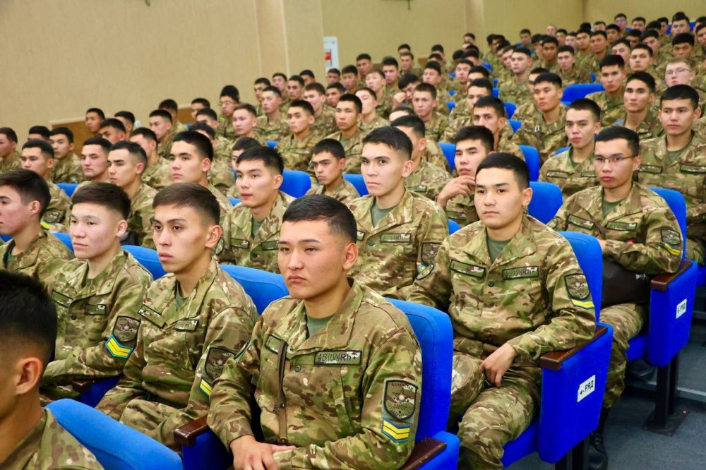 Алматыдағы әскери институттың 200-ден астам курсанты кітап оқу клубына қосылды
