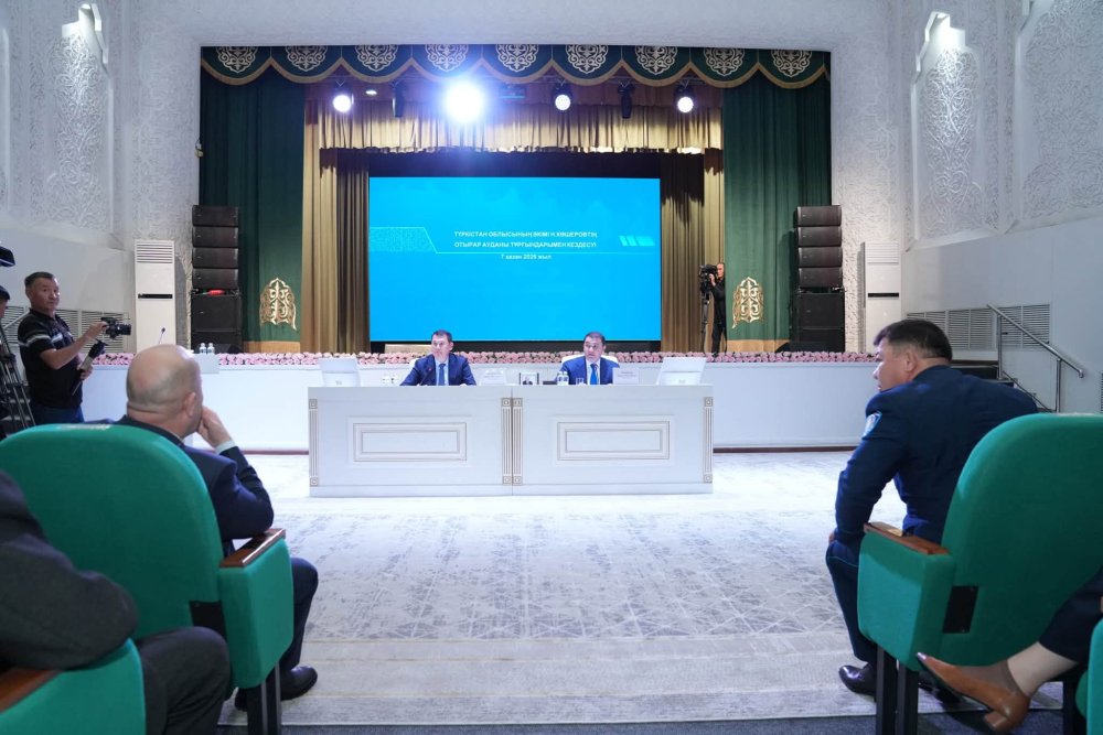 ТҮРКІСТАН ОБЛЫСЫНЫҢ ӘКІМІ ОТЫРАР ТҰРҒЫНДАРЫМЕН КЕЗДЕСІП, АУДАННЫҢ ДАМУ БАҒЫТТАРЫН АЙҚЫНДАДЫ