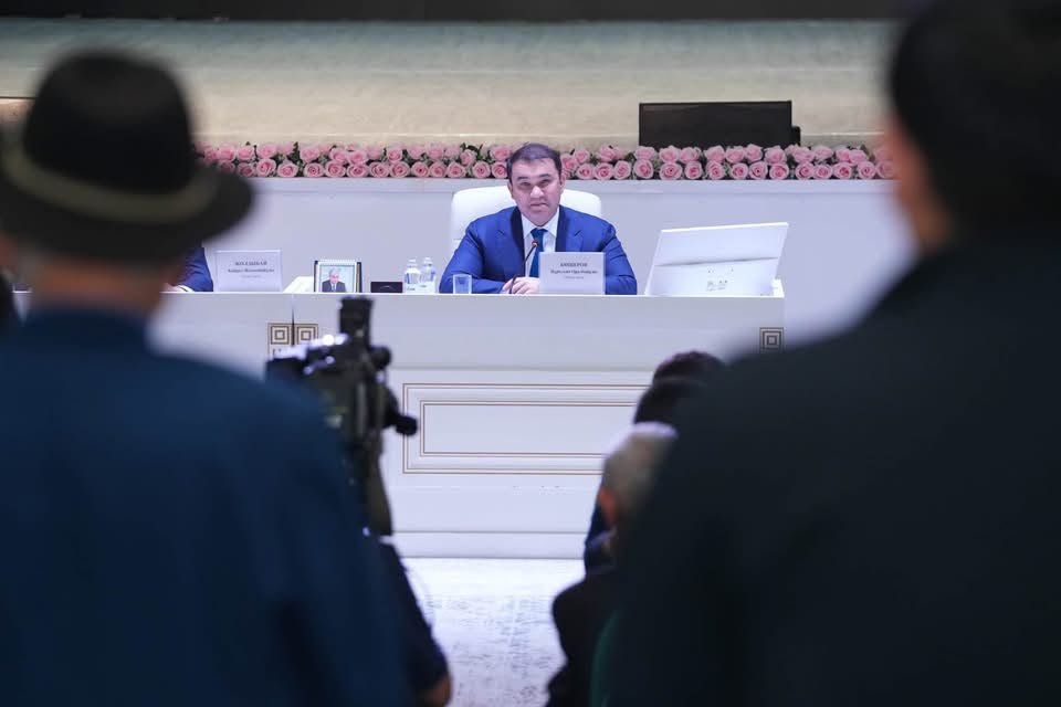 ТҮРКІСТАН ОБЛЫСЫНЫҢ ӘКІМІ ОТЫРАР ТҰРҒЫНДАРЫМЕН КЕЗДЕСІП, АУДАННЫҢ ДАМУ БАҒЫТТАРЫН АЙҚЫНДАДЫ