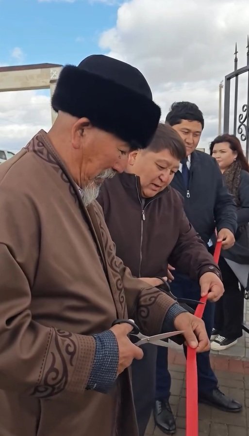 Ақжал кентінде Республика күніне орай және "Таза Қазақстан" экологиялық акциясы аясында Сакен Сейфуллин көшесінің бойында жаңа саябақтың ашылу салтанаты болып өтті
