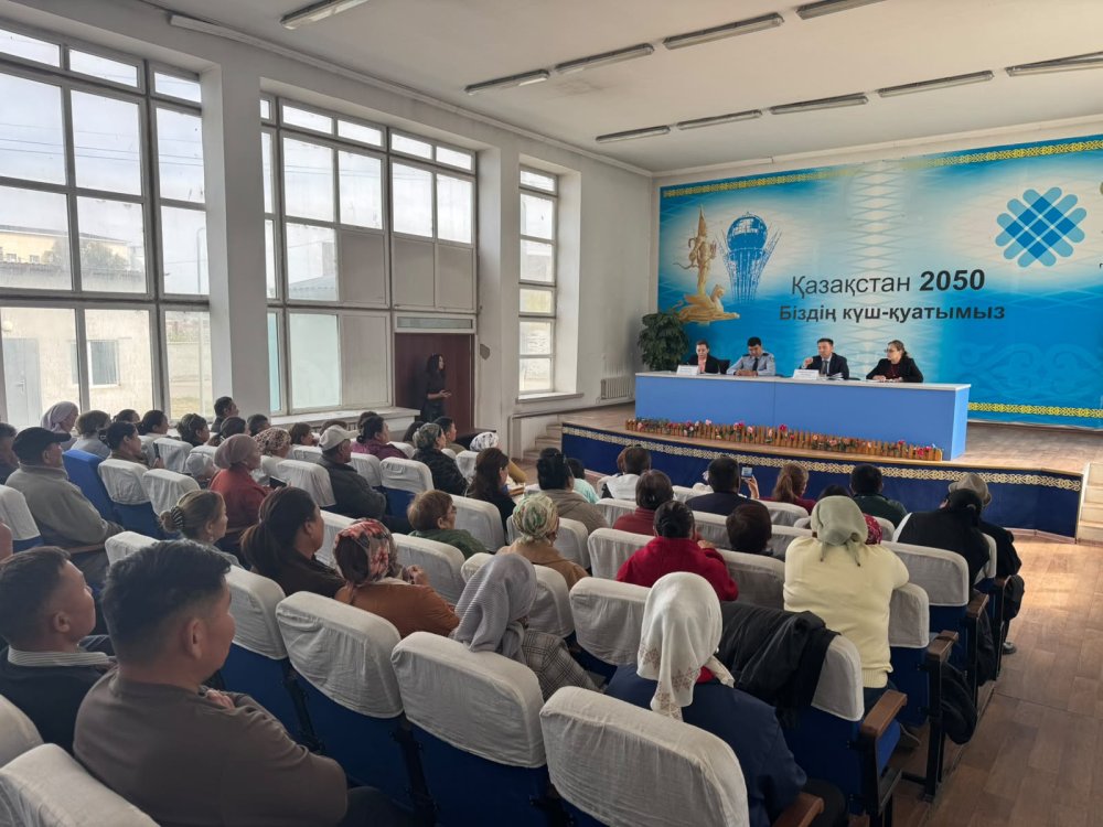 Шелек ауылында қандастар мәртебесіне байланыст жиын өтті