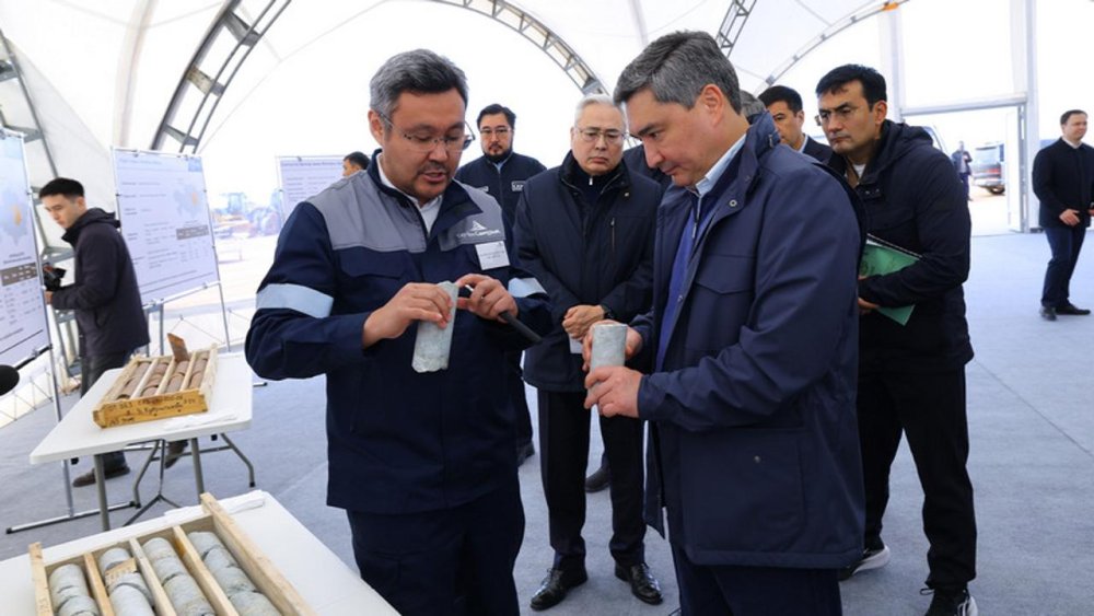 Олжас Бектенов Балқаш қаласындағы жүйе құраушы кәсіпорындар жұмысымен танысты — Фотосурет 1