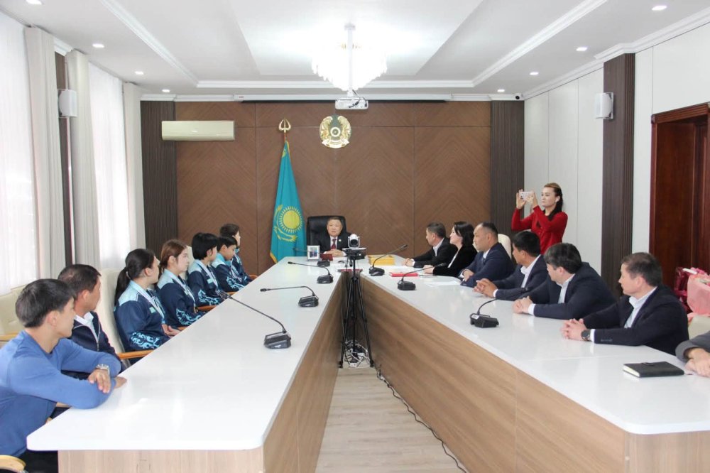 БӘЙДІБЕК: АУДАН ӘКІМІ ЖАС СПОРТШЫЛАРДЫҢ ЖЕҢІСІН АРДАҚТАДЫ — Фотосурет 3