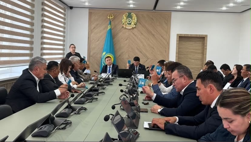 АТЫРАУ ҚАЛАСЫ МӘСЛИХАТЫНЫҢ КЕЗЕКТІ СЕССИЯСЫ ӨТТІ. — Фотосурет 1